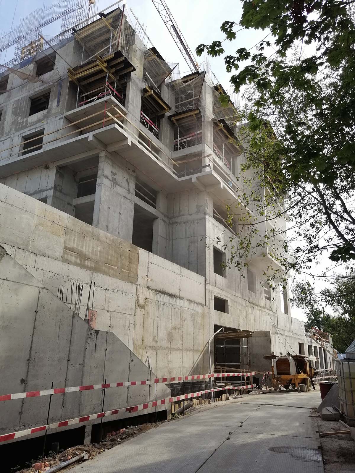Аренда бетононасоса для строительства жилого дома по адресу г. Москва ул. Ручников